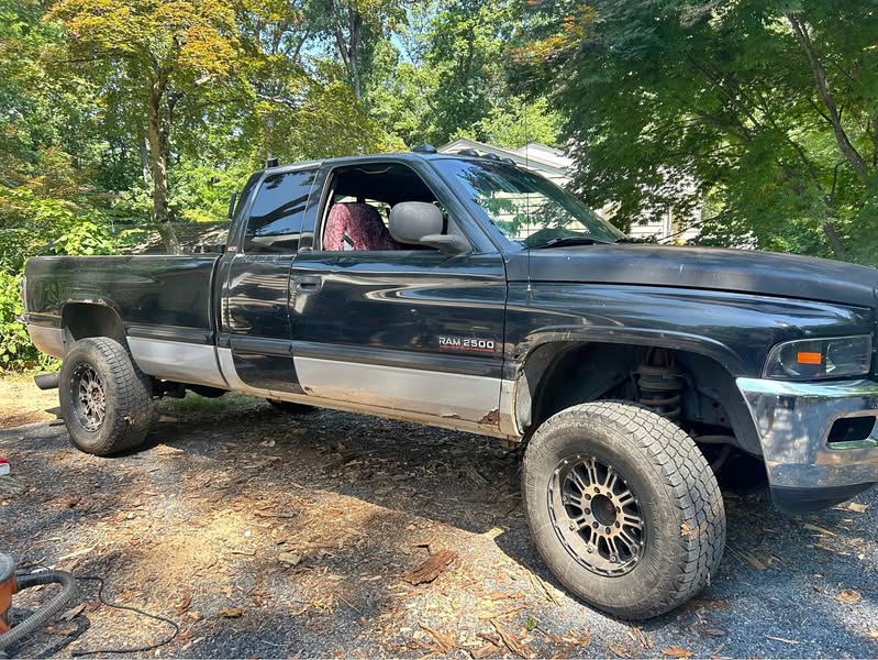 1999 Dodge Ram 2500 Quad Cab - SLT Pickup 4D 8 ft