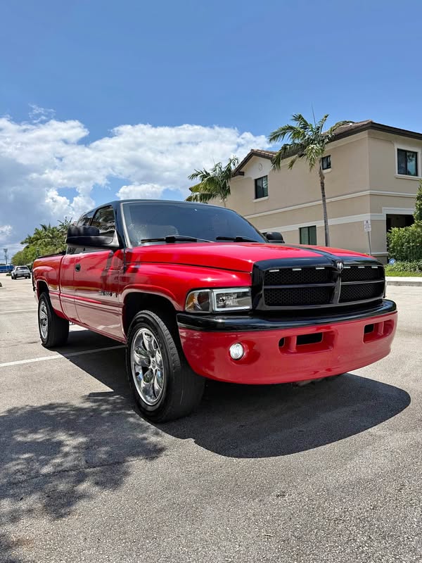 2001 Dodge Ram 1500 Club Cab - Long Bed