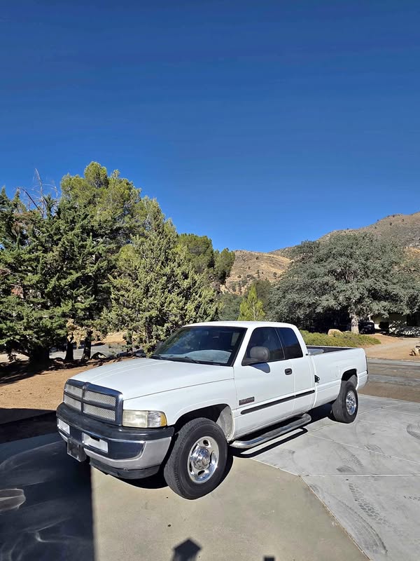 2001 Dodge Ram 2500 Club Cab - Long Bed