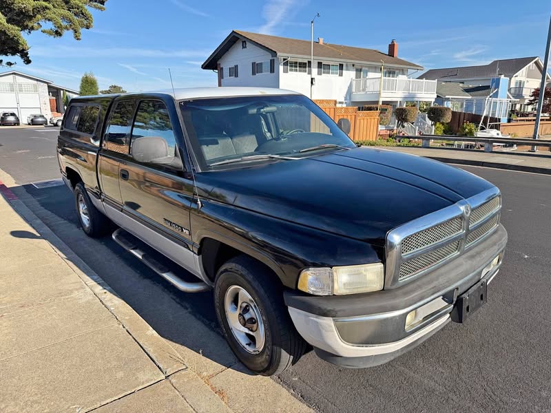 1999 Dodge Ram 1500 Crew Cab - SLT Pickup 4D 5 1\/2 ft