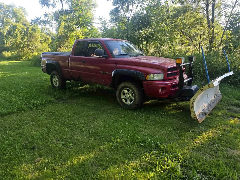 2001 Dodge Ram 1500 Quad Cab - SLT Pickup 4D 6 1\/4 ft