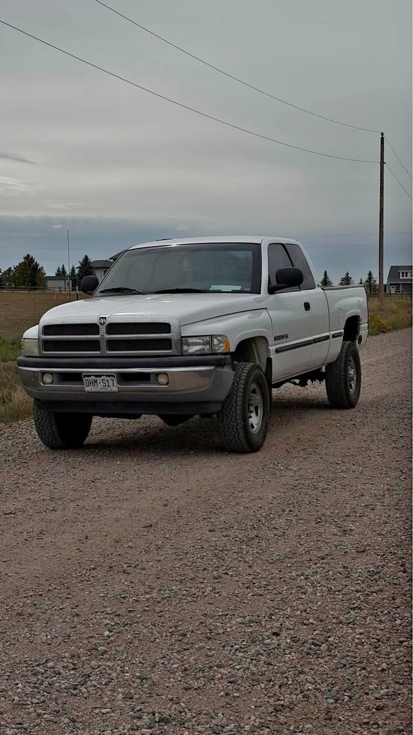 1999 Dodge Ram 2500 Crew Cab - SLT Pickup 4D 6 1\/3 ft