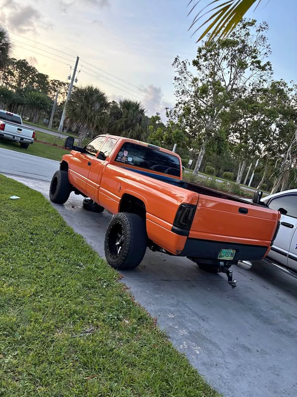 2000 Dodge Ram 3500 - SLT Pickup 4D 8 ft