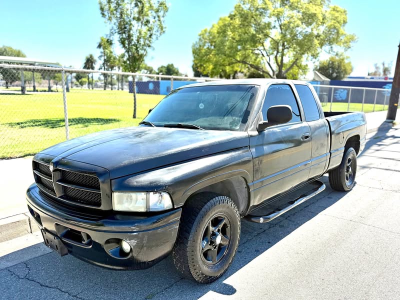 2001 Dodge Ram 1500 Crew Cab - SXT