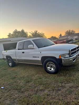 1999 Dodge Ram 1500 - SLT Pickup 4D 6 1\/3 ft