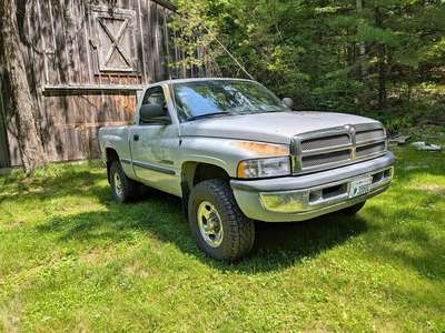 1998 Dodge Ram 1500 - SLT Pickup 2D 6 1\/4 ft