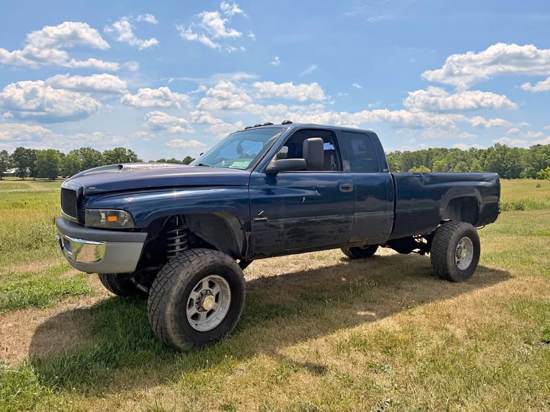 2001 Dodge Ram 2500 Crew Cab - SLT Pickup 4D 8 ft