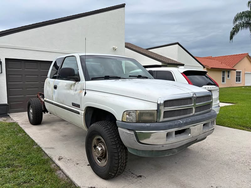 1999 Dodge Ram 2500 Club Cab - Long Bed