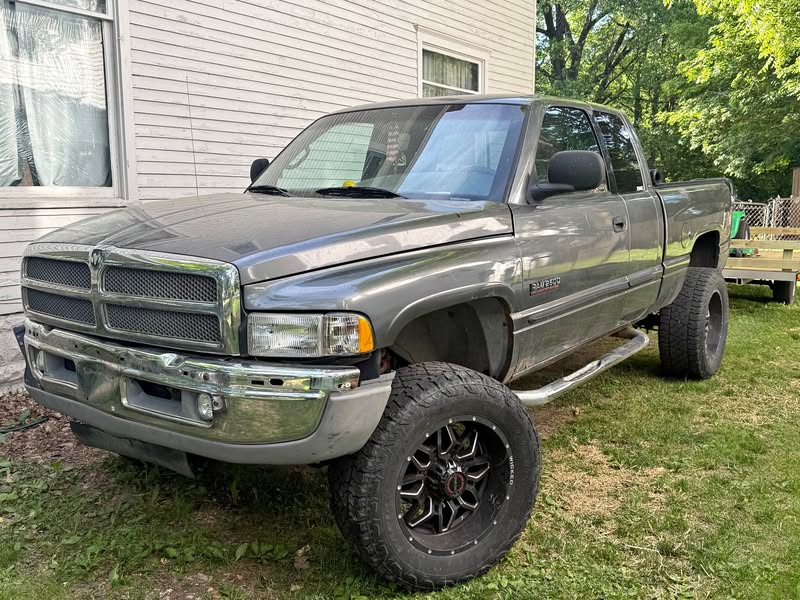 2001 Dodge Ram 2500 Crew Cab - SLT Pickup 4D 6 1\/3 ft