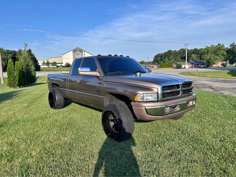 2001 Dodge Ram 2500 Quad Cab - SLT Pickup 4D 6 1\/4 ft