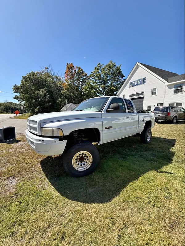2001 Dodge Ram 2500 - SLT Pickup 4D 6 1\/4 ft