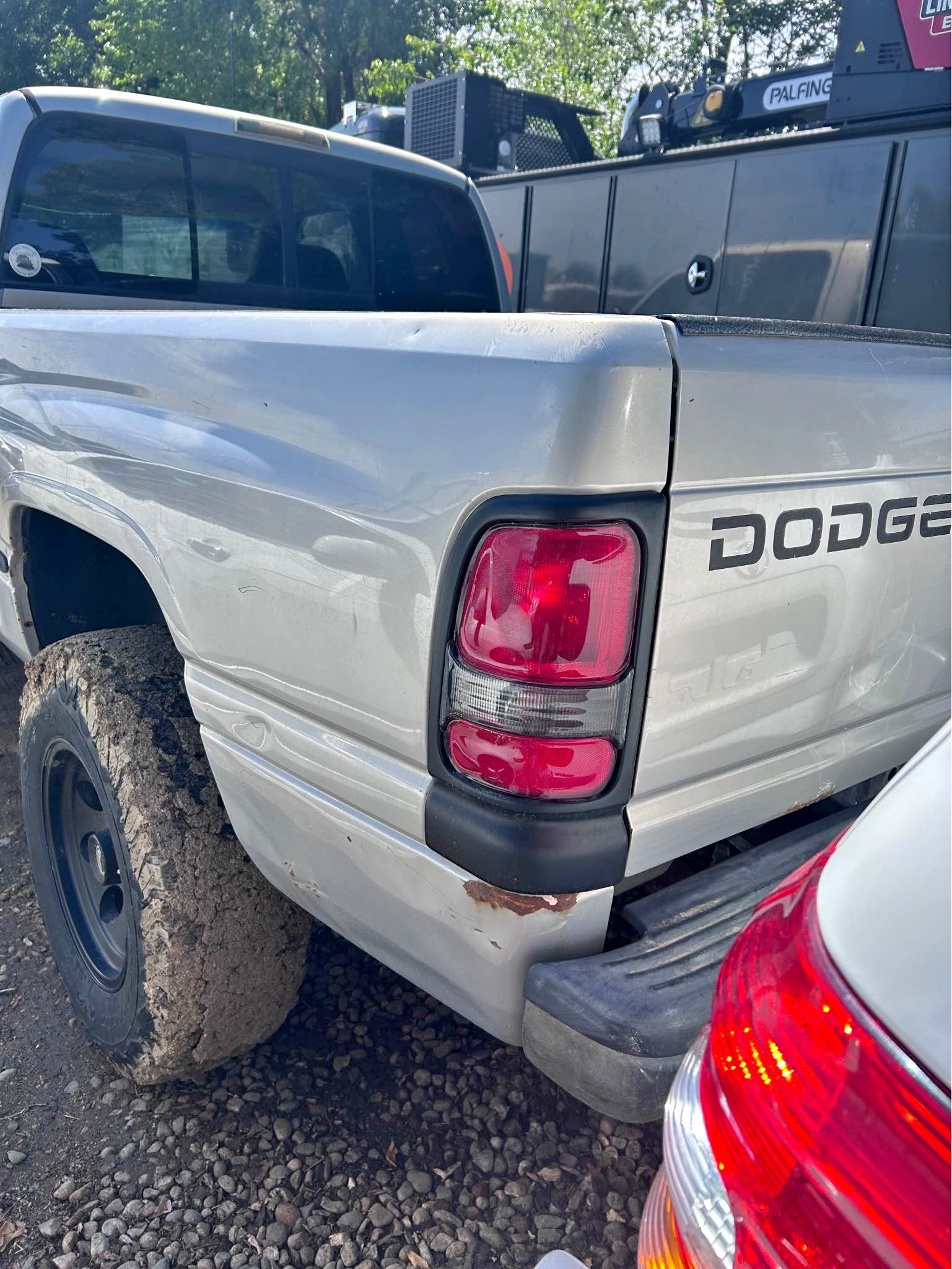 1999 Dodge Ram 1500 Club Cab - Short Bed