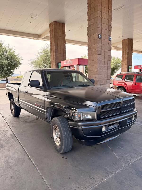 1998 Dodge Ram 1500 Crew Cab - SLT Pickup 4D 5 1\/2 ft