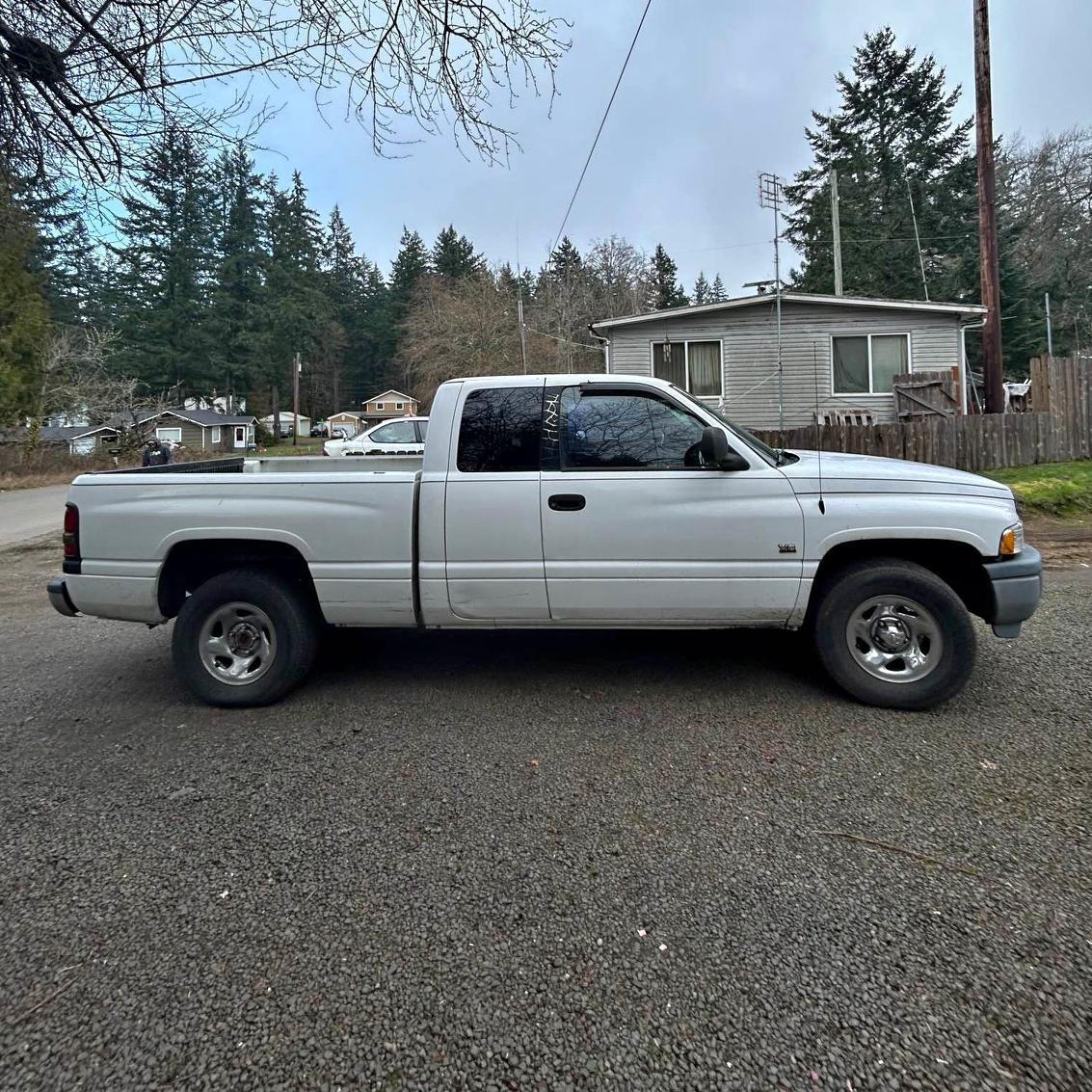 1999 Dodge Ram 1500 Club Cab - Standard bed