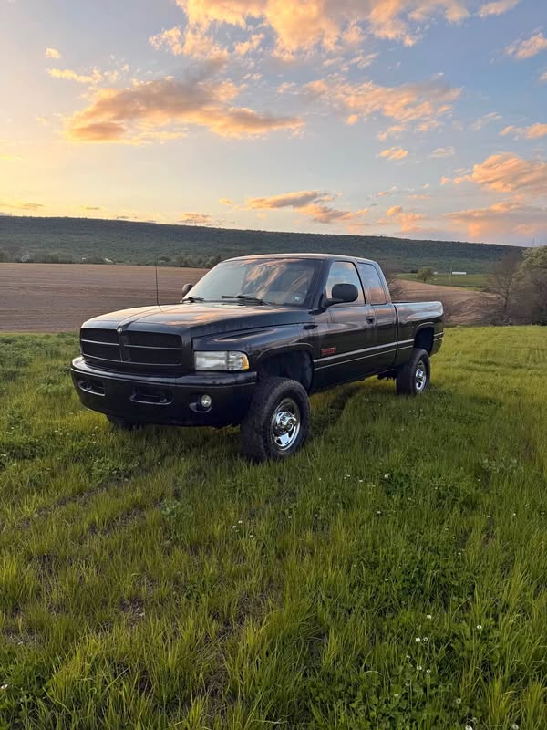 1998 Dodge Ram 2500 Club Cab - Short Bed