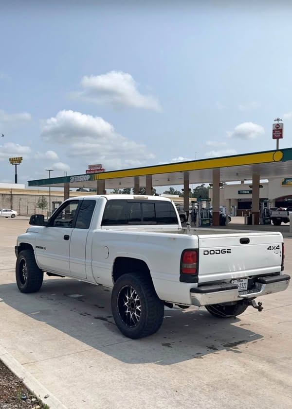 2001 Dodge Ram 1500 Club Cab - Short Bed