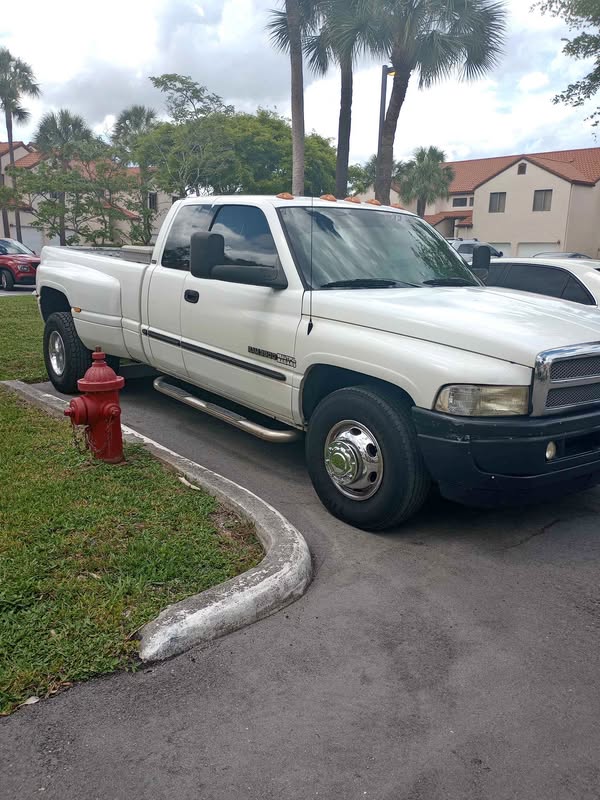 2000 Dodge Ram 3500 Quad Cab & Chassis