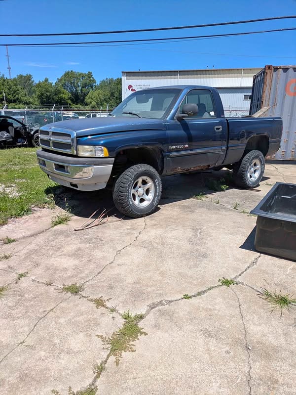 2001 Dodge Ram 1500 Regular Cab - SLT Pickup 2D 6 1\/3 ft
