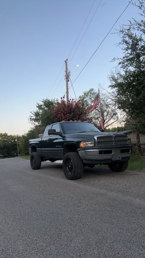 2000 Dodge Ram 1500 Club Cab - Short Bed