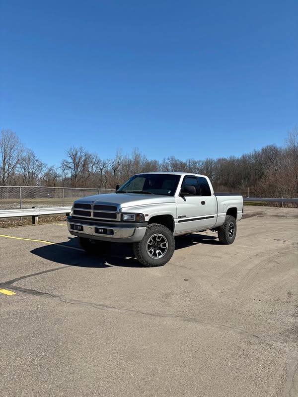2001 Dodge Ram 1500 Club Cab - Short Bed