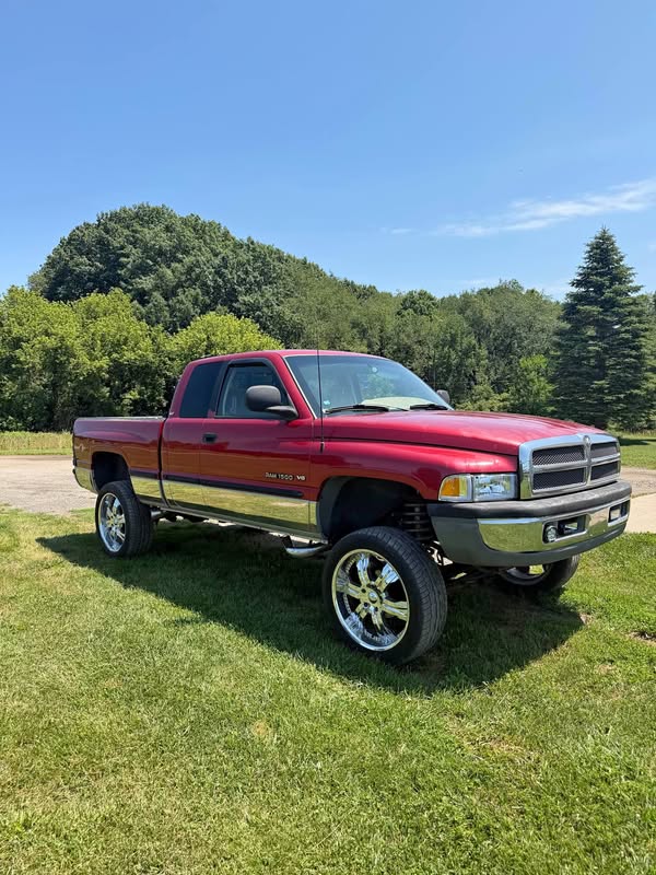 1998 Dodge Ram 1500 Club Cab - Short Bed