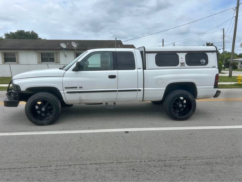 2001 Dodge RAM 1500 With V8 5.9 L 360 - 4x4 1 Owner Lifted Truck 4500$