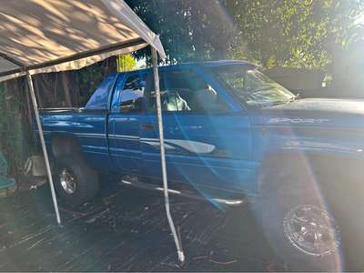 1999 Dodge Ram 1500 - SLT Pickup 4D 5 1\/2 ft