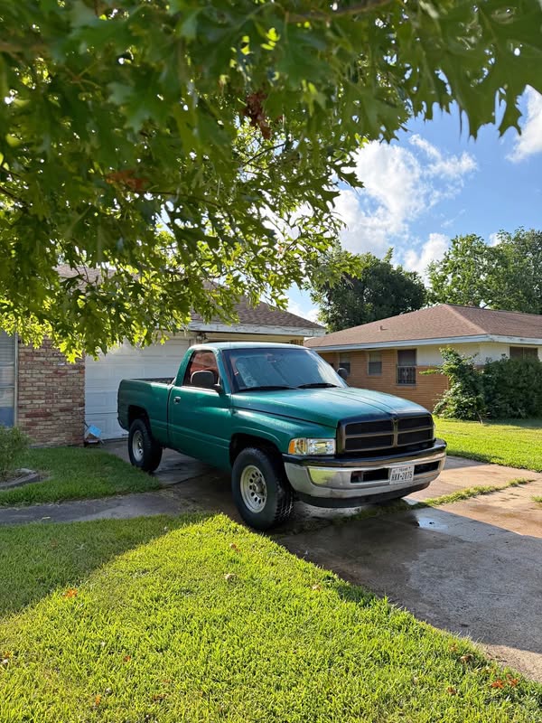 2001 Dodge Ram 1500 Regular Cab - Short Bed