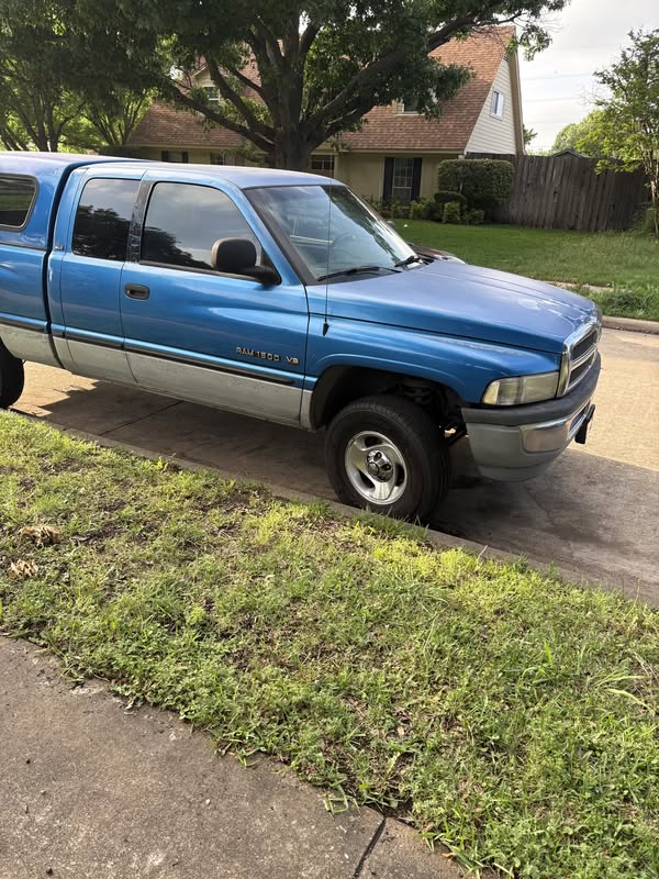 1999 Dodge Ram 1500 Laramie Pickup 4D 5 1\/2 ft