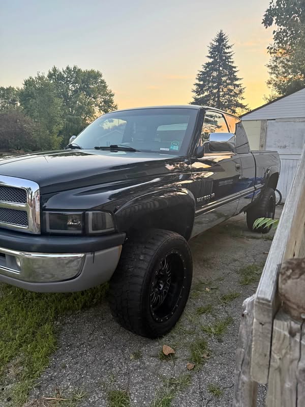 1997 Dodge Ram 1500 - SLT Pickup 2D 6 1\/4 ft