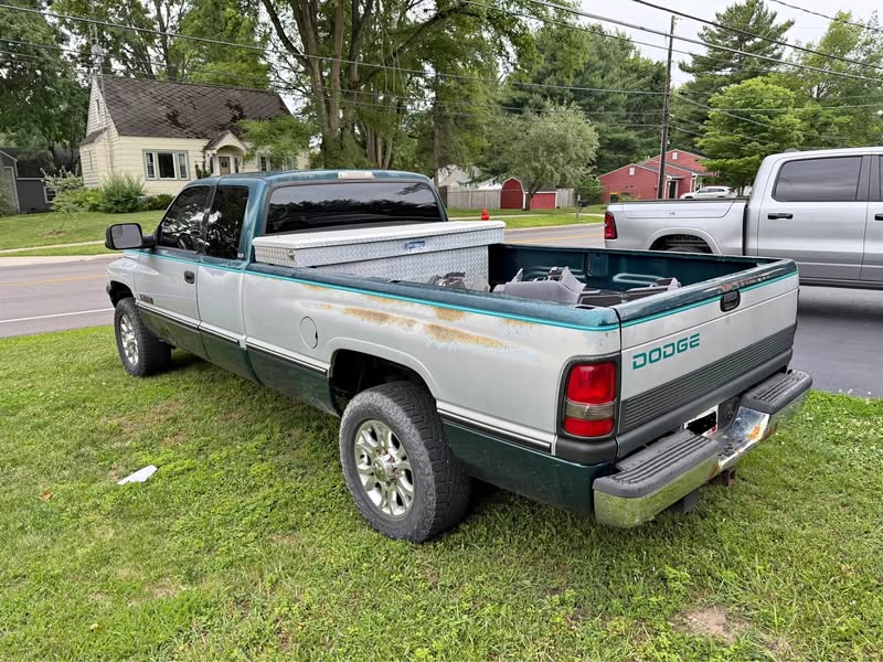 1997 Dodge Ram 2500 Club Cab - Long Bed