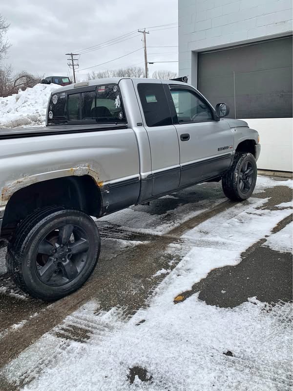 2001 Dodge Ram 1500 - SLT Pickup 4D 6 1\/4 ft