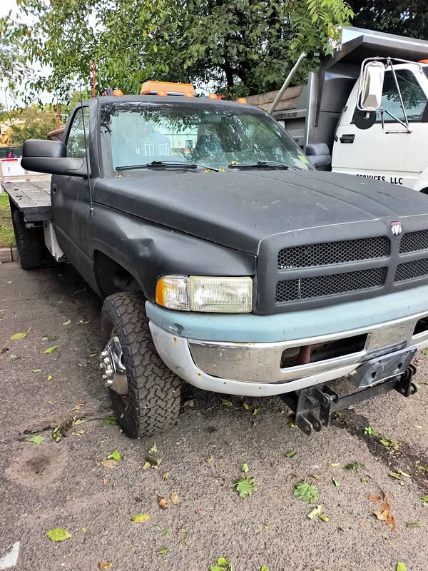 1998 Dodge Ram 3500 with plow