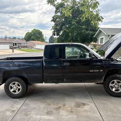 1999 Dodge Ram 1500 Club Cab - Short Bed