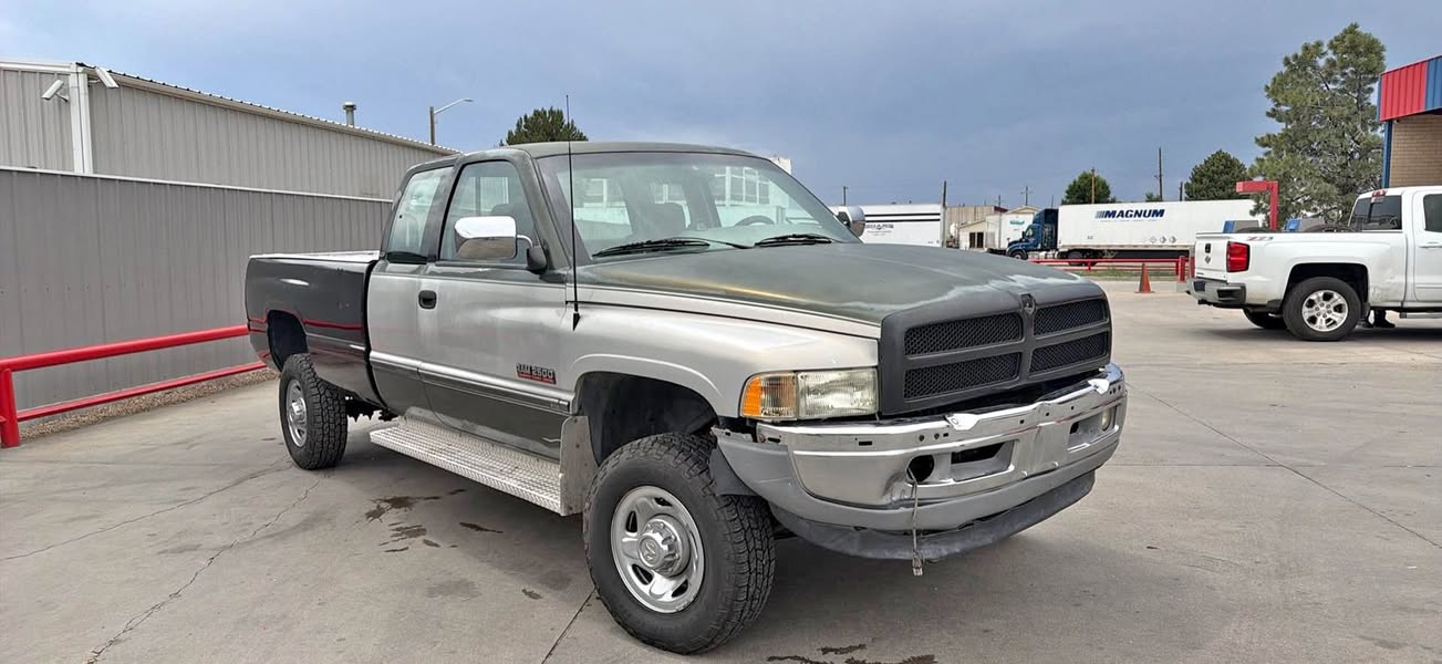 1996 Dodge Ram 2500 Crew Cab - SLT Pickup 4D 8 ft