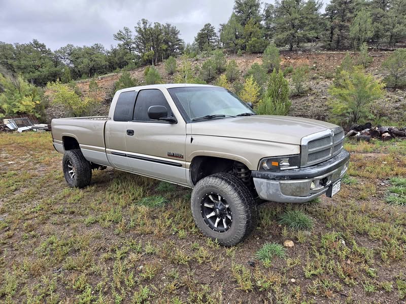2001 Dodge Ram 2500 Club Cab - Long Bed