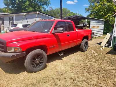 1999 Dodge Ram 1500 Club Cab - Short Bed