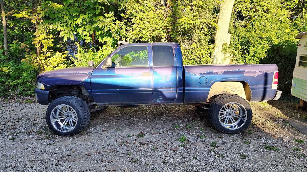 2001 Dodge Ram 2500 Club Cab - Short Bed