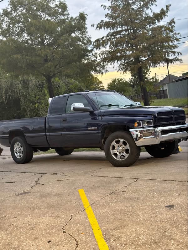 1998 Dodge Ram 2500 Crew Cab - SLT Pickup 4D 8 ft