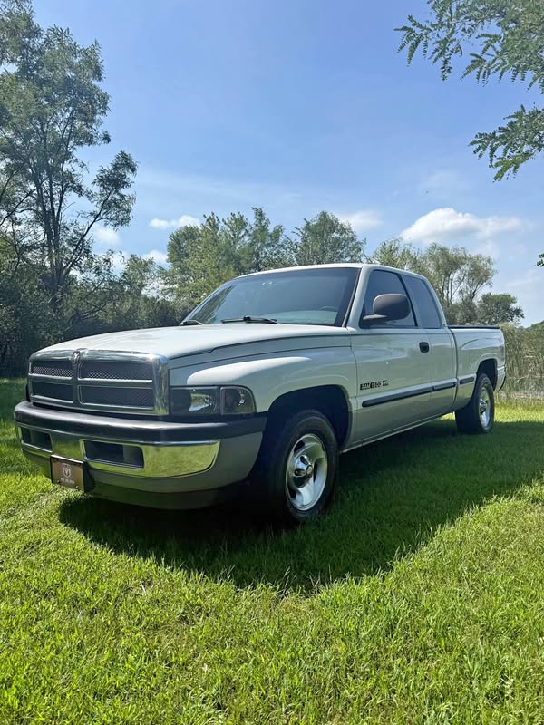 1999 Dodge Ram 1500 Club Cab - Short Bed