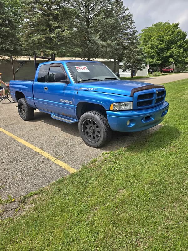 1999 Dodge Ram 1500 Quad Cab - Laramie Pickup 4D 6 1\/3 ft