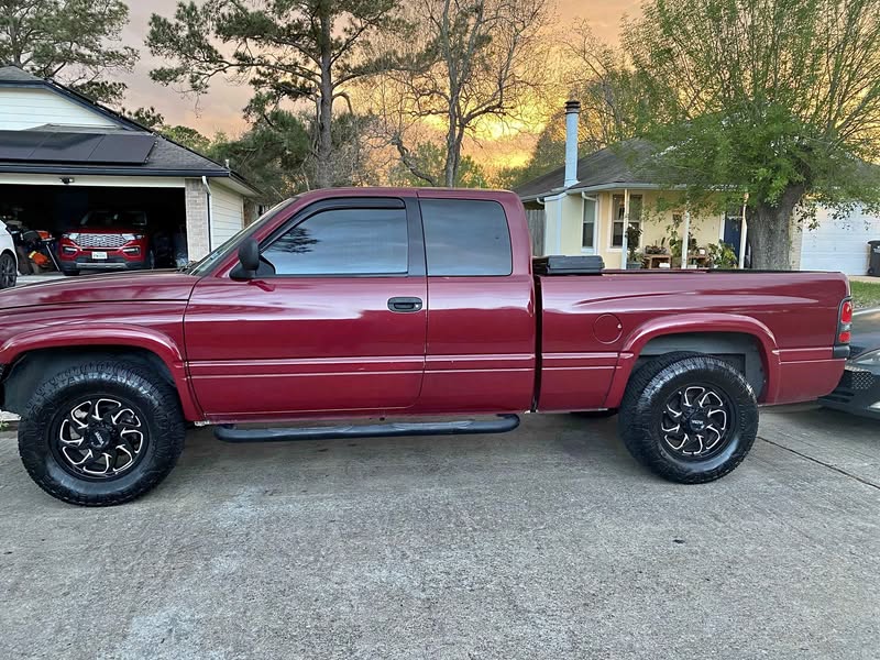 1996 Dodge Ram 1500 Club Cab - Short Bed