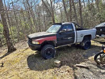 1998 Dodge Ram 1500 - SLT Pickup 2D 6 1\/4 ft