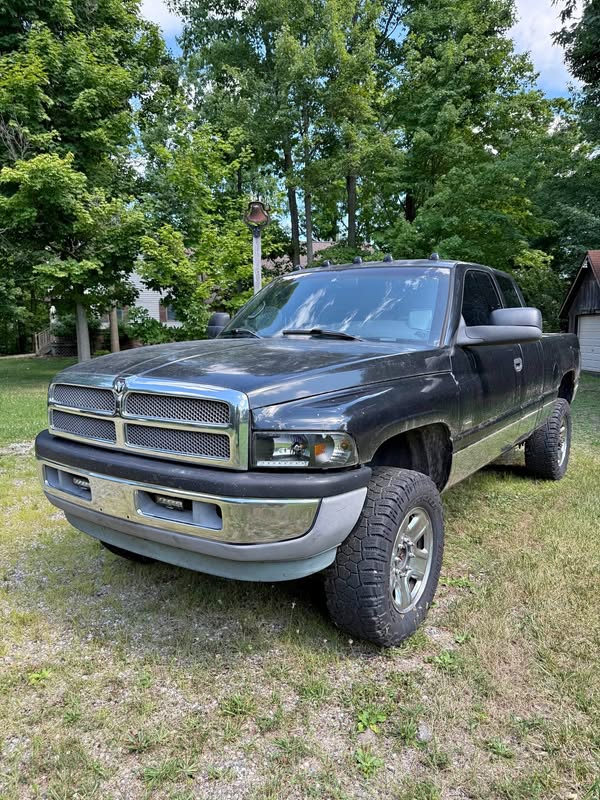 1998 Dodge Ram 2500 Quad Cab - SLT Pickup 4D 6 1\/4 ft