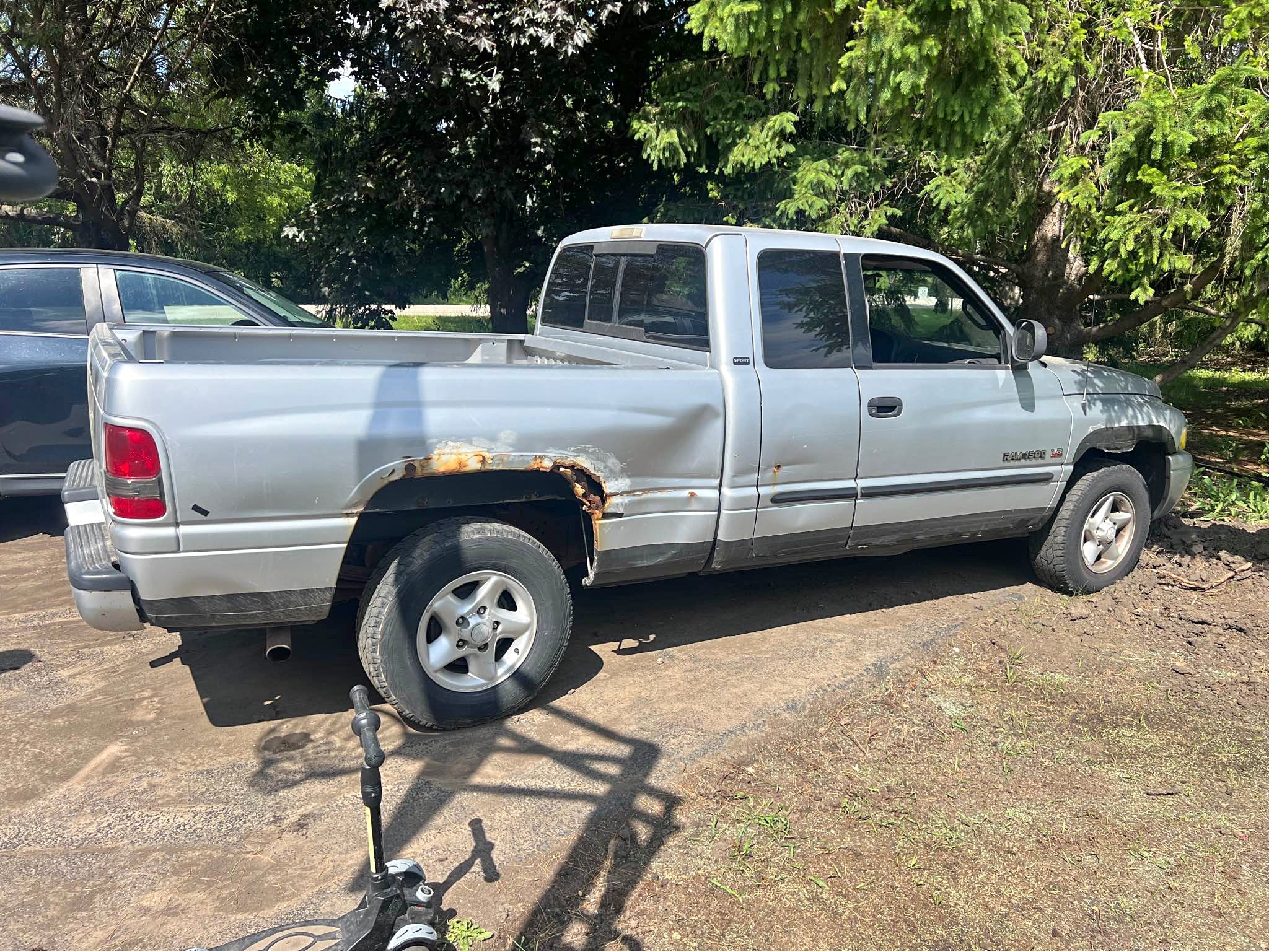 2001 Dodge Ram 1500 Club Cab - Short Bed