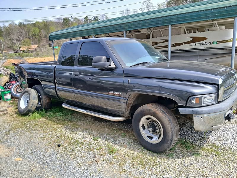 1998 Dodge Ram 2500 Club Cab - Short Bed