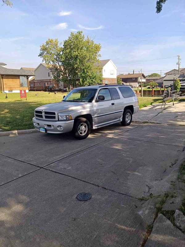 2001 Dodge Ram charger  - SLT