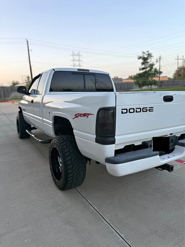 1998 Dodge Ram 1500 - ST Pickup 4D 6 1\/3 ft