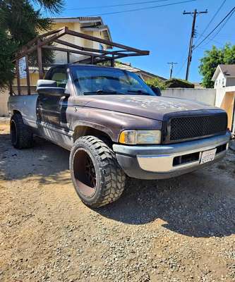 1998 Dodge Ram 2500 Club Cab - Long Bed