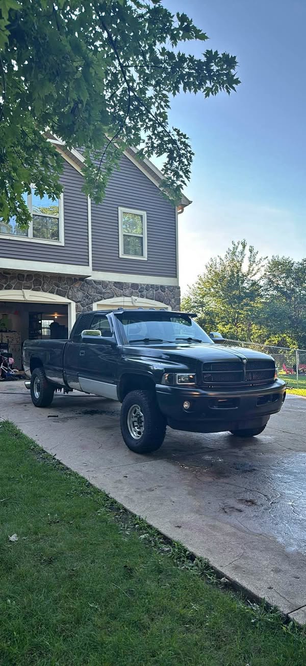 2001 Dodge Ram 2500 Crew Cab - Laramie Pickup 4D 8 ft